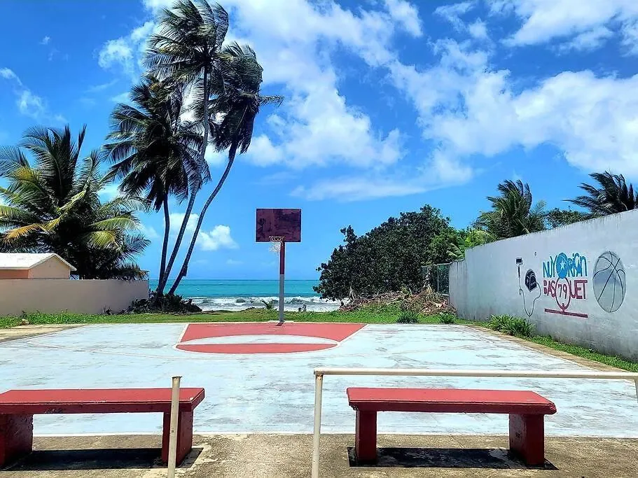Ocean Beach Front In Luquillo Pr Near El Yunque Apartament